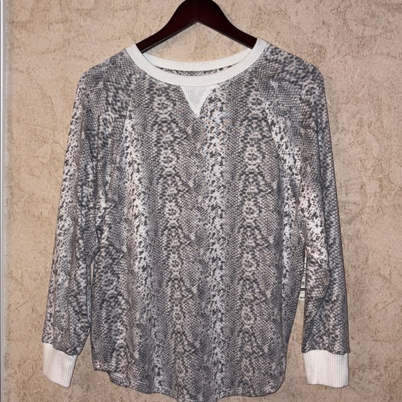 Secret Treasures Essentials Women's Snake Hacci Top - Picture 2 of 6